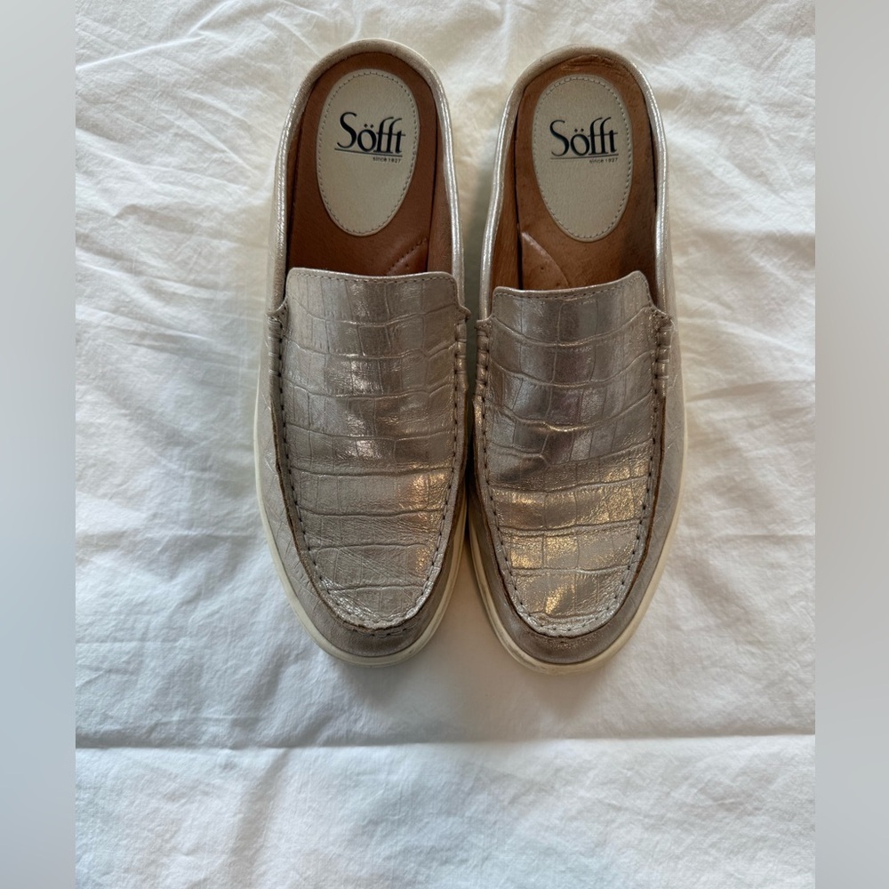 Sofft Women’s Metallic Loafers, Size 9, Great Condition!